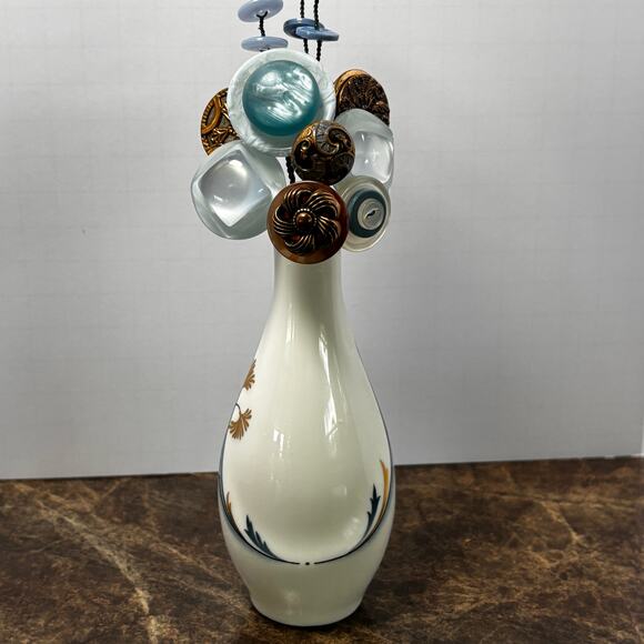Vintage Wedgewood Moonflower Vase with Coordinating Button Bouquet - Picture 7 of 7